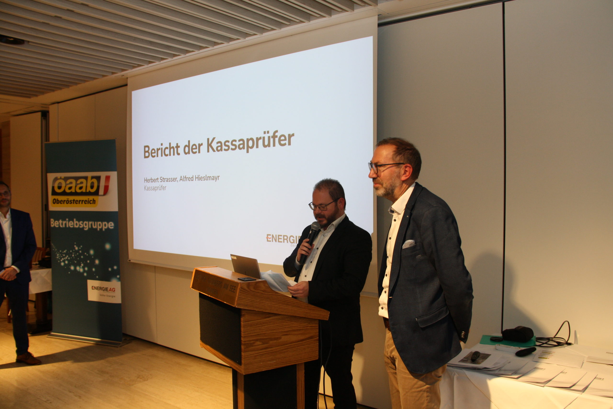 Die Kassaprüfer Herbert Strasser und Alfred Hieslmayr beim Kassabericht