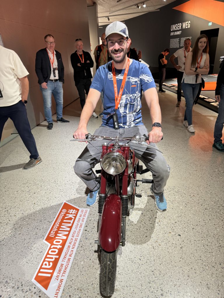 Führung durch die KTM-Motohall